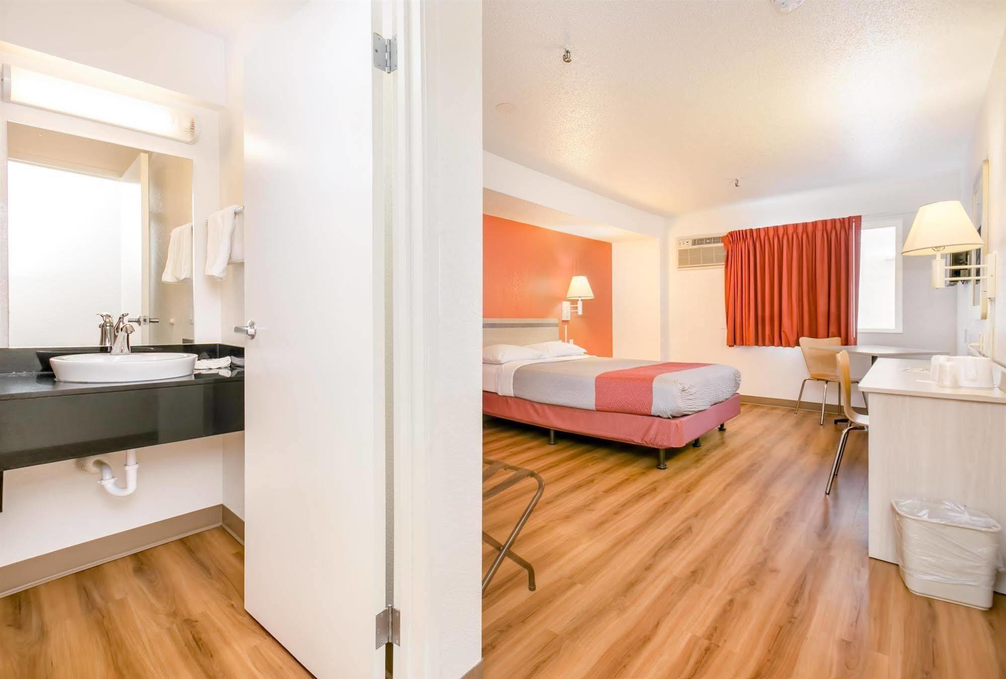 Motel 6 Minneapolis Airport - Mall Of America מראה חיצוני תמונה