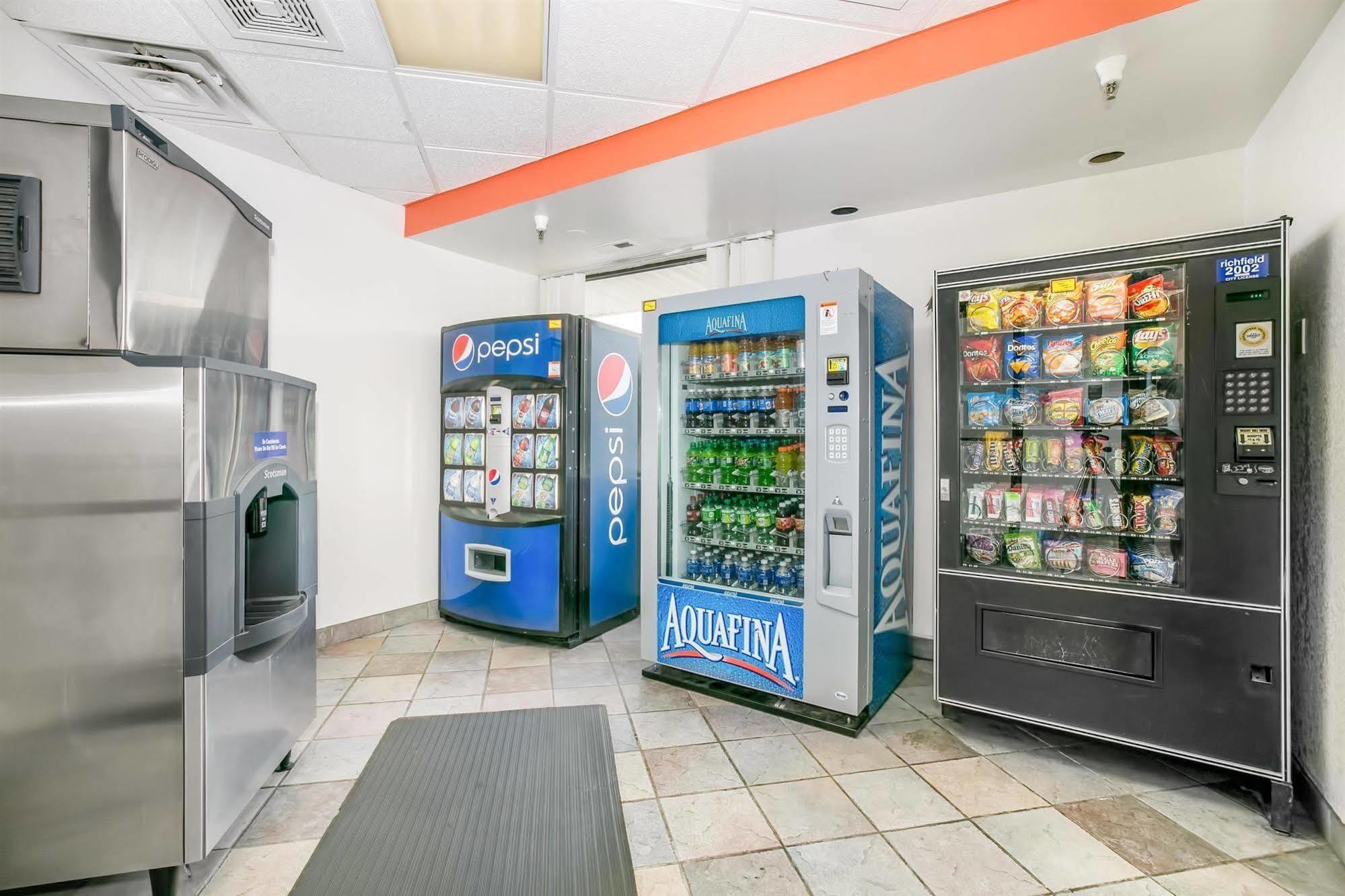 Motel 6 Minneapolis Airport - Mall Of America מראה חיצוני תמונה